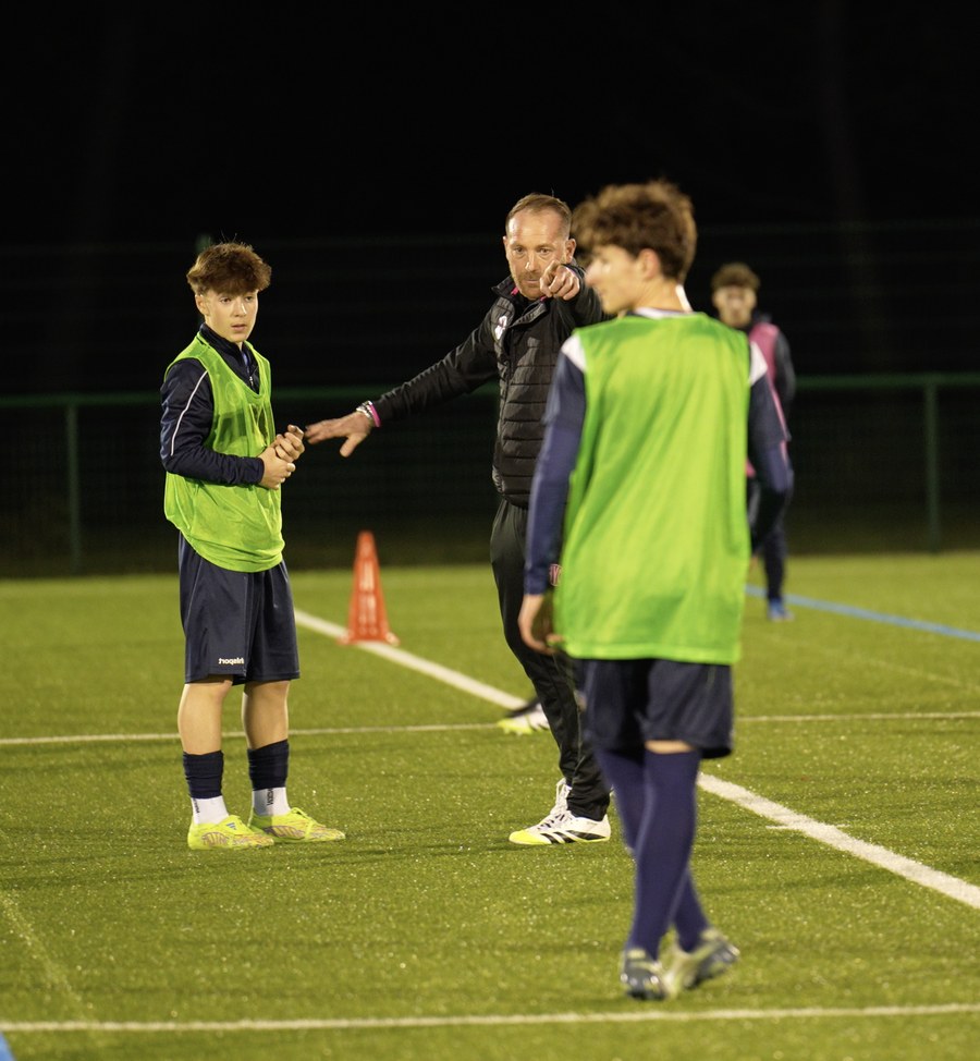 Sylvain De Weerdt en entraînement avec ses joueurs